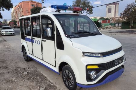 交警巡逻车