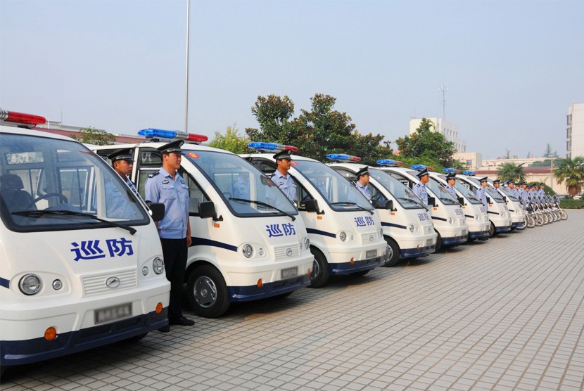 方城县公安局电动巡逻车.jpg